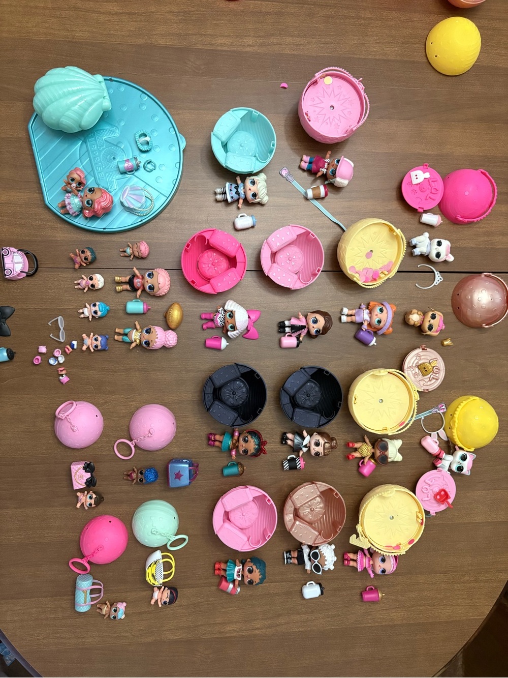 L.O.L. Surprise! Dolls Playset